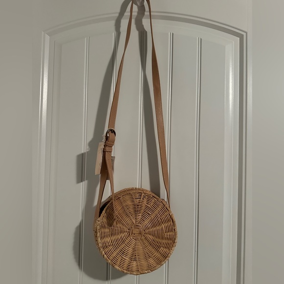 Universal Tread Straw Circle Tote Handbag - Picture 5 of 8